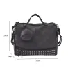 Vintage Tasche aus Nubukleder mit Nieten / Fellbommel