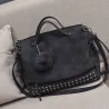 Vintage Tasche aus Nubukleder mit Nieten / Fellbommel