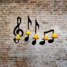 An der Wand befestigter Kerzenhalter - schwarze Musikanmerkungen
