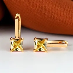 Elegante Goldohrringe - mit quadratischem Zirkon