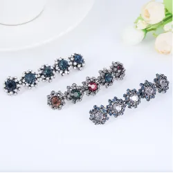 Elegante Haarspange mit Kristallblumen
