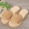 Gestrickte Pantoffeln mit Keilabsatz - Sandalen