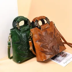 Elegante Umhängetasche aus Leder - Blumen bedruckt