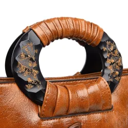 Elegante Umhängetasche aus Leder - Blumen bedruckt