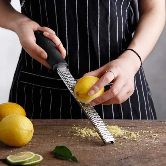 Edelstahlreibe - für Käse - Schokolade - Zitronen- / Orangenhaut