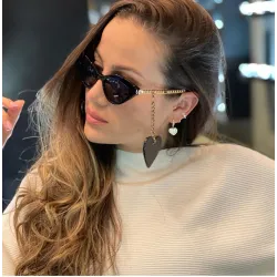 Sonnenbrille im Cat-Eye-Stil - mit Kette / Herz
