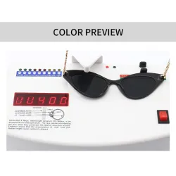 Sonnenbrille im Cat-Eye-Stil - mit Kette / Herz