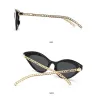 Sonnenbrille im Cat-Eye-Stil - mit Kette / Herz