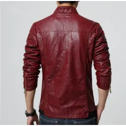 Schlanke Lederjacke - mit Reißverschlüssen / Taschen