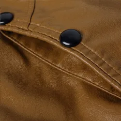 Schlanke Lederjacke - mit Reißverschlüssen / Taschen