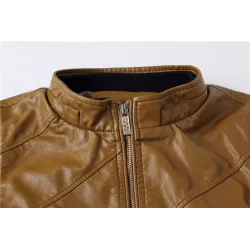 Schlanke Lederjacke - mit Reißverschlüssen / Taschen