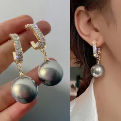 Kristallohrringe mit einer Perle