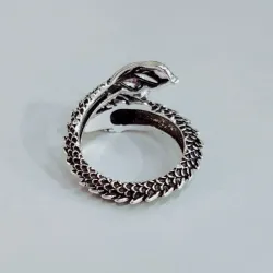 Silberring in Drachenform