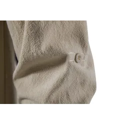Klassisches Langarm-Shirt – zum Binden am Ausschnitt