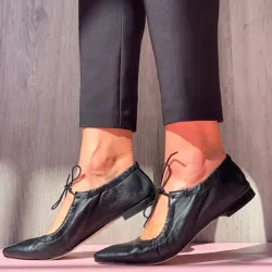 Elegant leather flat shoes - lace upShoes