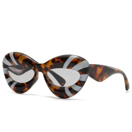 Modische Sonnenbrille - gestreifte Katzenaugen