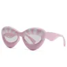 Modische Sonnenbrille - gestreifte Katzenaugen