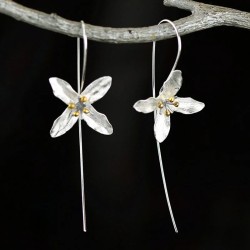 Silberne Blume mit vier Blättern - Ohrringe
