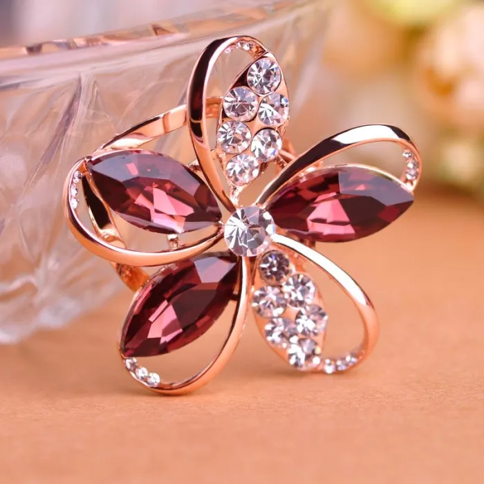 Crystal flower broochBrooches