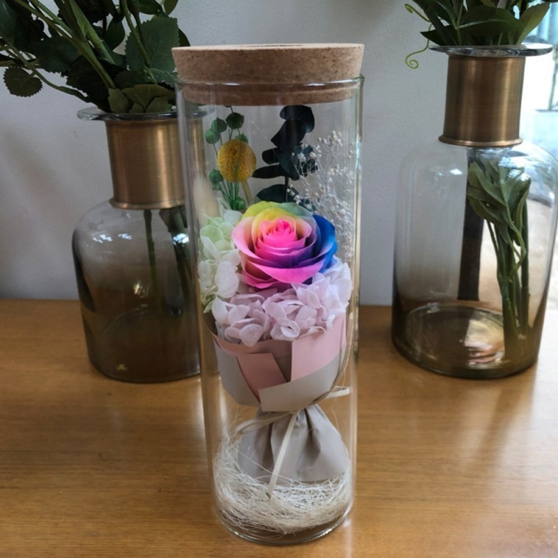 Bouquet von Unendlichkeit Rosen in einer Glasvase mit LED-Licht