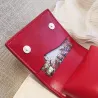 Kleine elegante Tasche mit Schleife und Kette