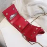 Kleine elegante Tasche mit Schleife und Kette