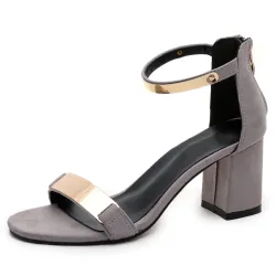 Glänzende mittel Absatz Sandalen