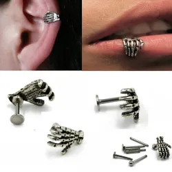 Körper Piercing mit Totenkopf Hand