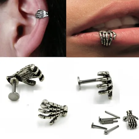 Körper Piercing mit Totenkopf Hand