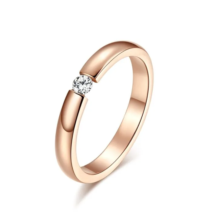 Eleganter Ring mit Kristall - Edelstahl