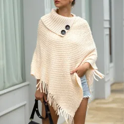 Strickpullover mit Quasten - Poncho mit Knöpfen - Schal
