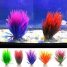 Künstliche grüne Pflanze - dekoratives Gras des Aquariums