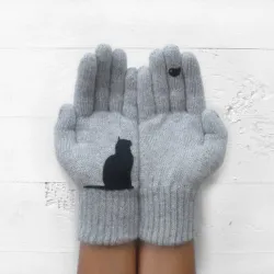 Cashmere gloves with kitten