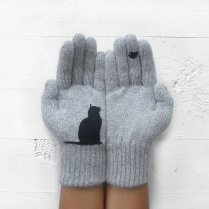 Cashmere gloves with kitten