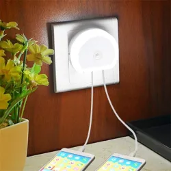 Dual USB Port Ladegerät mit LED Nachtlicht - Lichtsensor